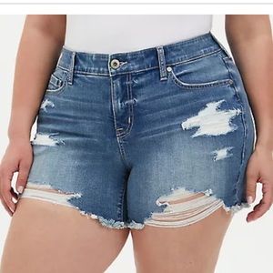 Torrid MID RISE MIDI SHORT - VINTAGE STRETCH MEDIUM WASH